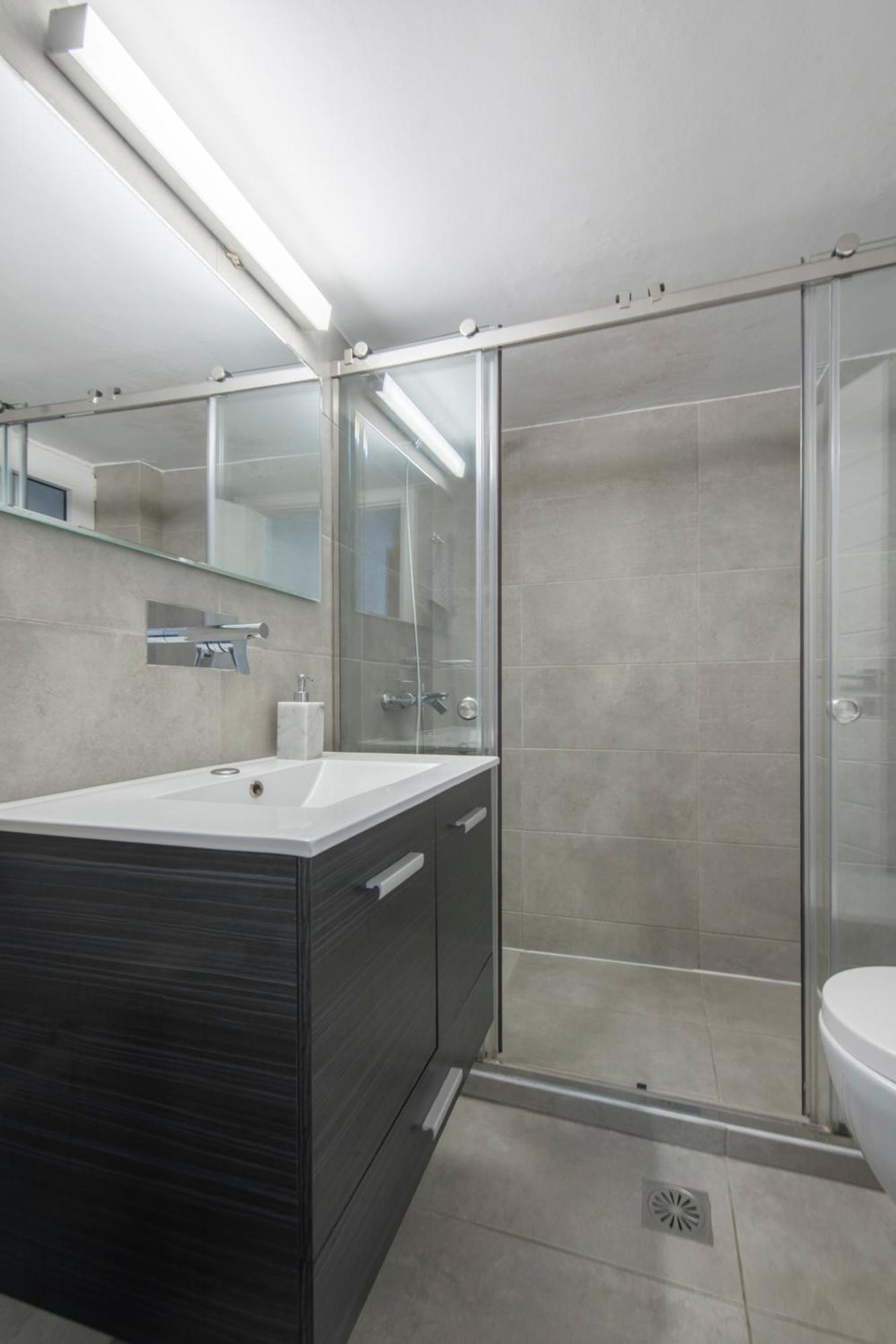 Delightful Stylish Two Bedroom Condo In Hip Area Of Central Athen Eksteriør billede